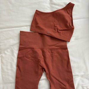 SET Active set- top and leggings